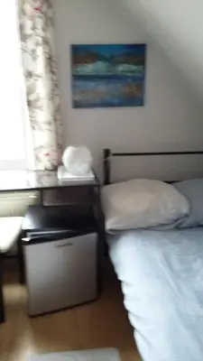 a small bedroom with a bed and a desk at didi logement in Westerlo