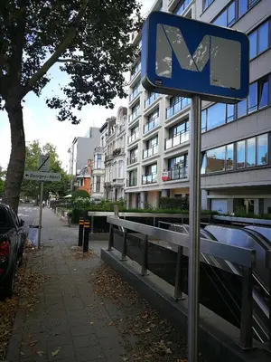 a blue street sign in front of a building at Florya Studio Woluwe in Brussels