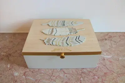 a box with two fish on top of it at Hoogpoort Residence George in Ghent