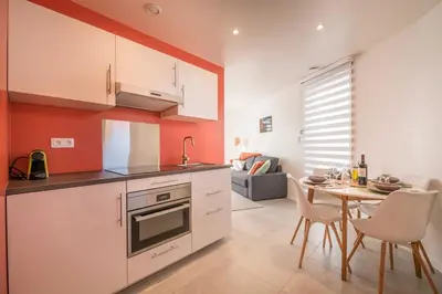 a kitchen and dining room with a table and chairs at Studio Brussels Airport - Central in Zaventem