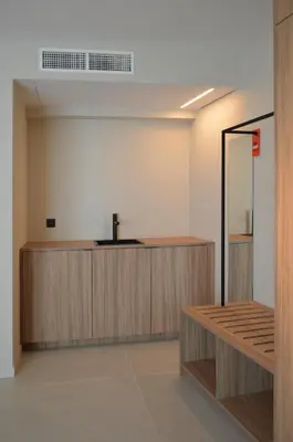 an empty room with a counter and a bench at Hotel De Zalm in Herentals