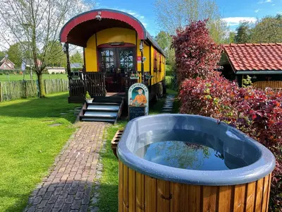 a large tub in the yard of a house at B&B Maarle in Poppel