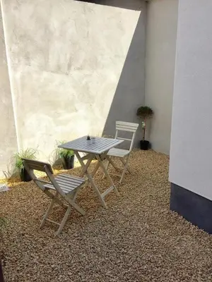 a table and two chairs sitting next to a wall at Studio Liepoo in Ghent