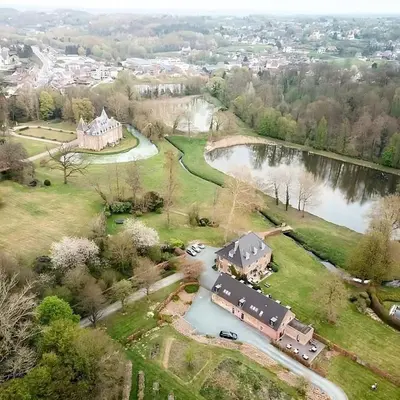 an aerial view of a house and a lake at B&B Park7 in Huldenberg