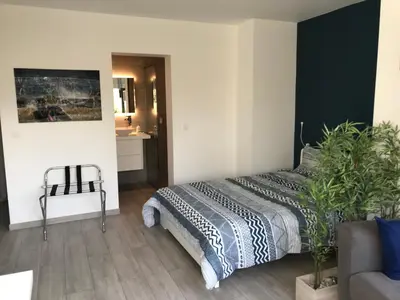 a bedroom with a bed and a couch at Au Calme in Sint-Genesius-Rode