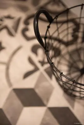 a black wire heart on a checkered floor at House Forelle Gent in Ghent