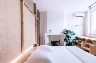 a white room with a bed and a window at Violet Suites in Ghent