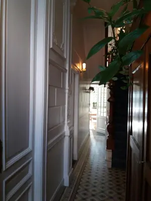 a hallway with a plant in the middle of a room at Quiet apartment in Antwerp near parc - B&B InterMezzo - business & leisure in Antwerp