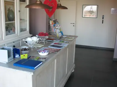 a counter in a room with a heart on the wall at B&B La Vie En Roses in Moorsel