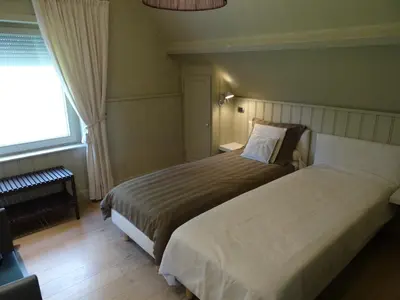 a bedroom with a bed and a window at B & B DE SERAFIJN in Lochristi