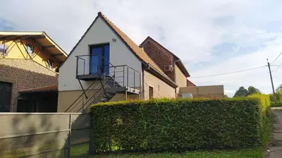 a house with a hedge in front of it at B&B Plattestien in Halle