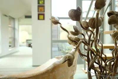 a vase filled with flowers in a room at Le Côté Vert in Waterloo
