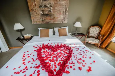 a bed with a heart made out of red roses at Boutique hotel Roosendaelhof in Geel