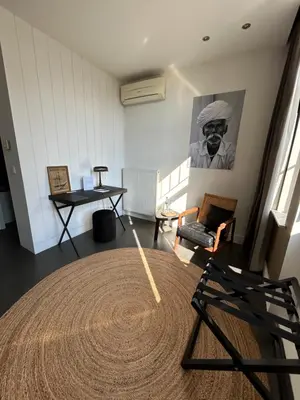 a living room with a large rug on the floor at Boutique hotel Roosendaelhof in Geel