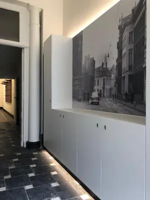 a white wall with a picture of a city at Bed & Boon in Ghent