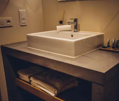 a white sink sitting on a counter in a bathroom at Hotel Colonie 7 in Merksplas