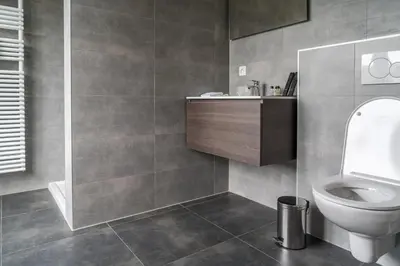 a bathroom with a toilet and a sink at Hotel Huron in Mol