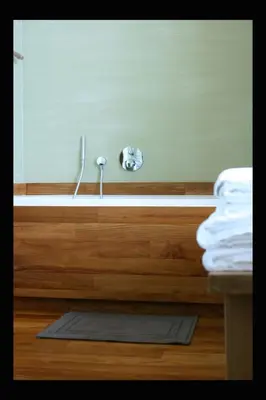 a bathroom with a bath tub with a sink at B&B AubergInn in Tessenderlo
