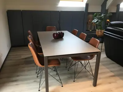 a table and chairs with apples on top of it at Gesloten in Geraardsbergen