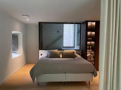 a bedroom with a large bed and a large window at Relax Select in Munte