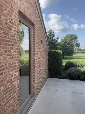 a brick building with a large glass door at Relax Select in Munte