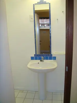 a bathroom with a sink and a mirror at Appart-hôtel Maison de la Lune - petite Auberge d'Etterbeek in Brussels