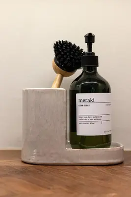 a bottle of soap and a brush in a holder at Studio Spiegelhof in Ghent