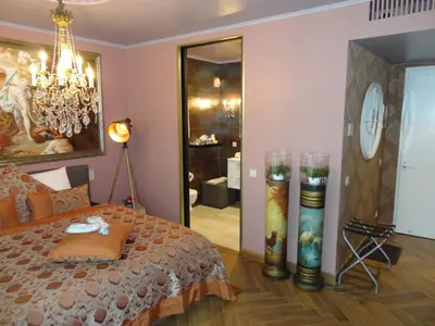 a bedroom with a bed and a large mirror at Art Of Dreams Deluxe 4 stars in Laakdal