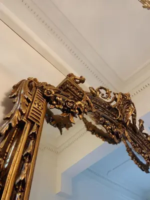 a gold frame on a ceiling in a room at La Lys Rooms & Suites in Ghent
