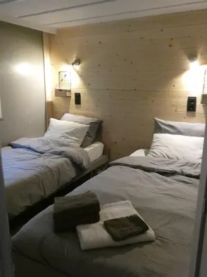 two beds sitting next to each other in a room at Vakantiewoning De Kleine Duinberg - Chalet Nr 11 in Retie