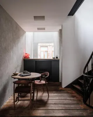 a dining room with a table and chairs and a window at Shelter 7 in Ghent