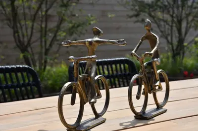 two metal statues of two bikes on a table at Vakantiewoning Lescaut in Hamme