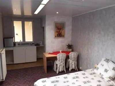 a room with a table and chairs and a bed at casa di Gino in Antwerp
