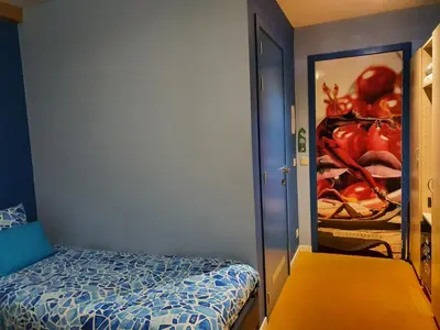 a bedroom with a bed and a painting of tomatoes at Hotel Amethist in Ramsel