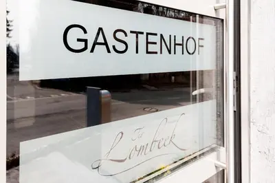 a sign in the window of a store at Gastenhof Ter Lombeek in Onze-Lieve-Vrouw-Lombeek