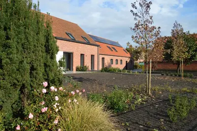 a brick house with a garden in front of it at B&B Tantine in Retie