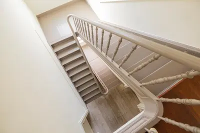 a spiralling staircase in a home with wooden floors at The Piano Guesthouse - Kwaadham52 in Ghent