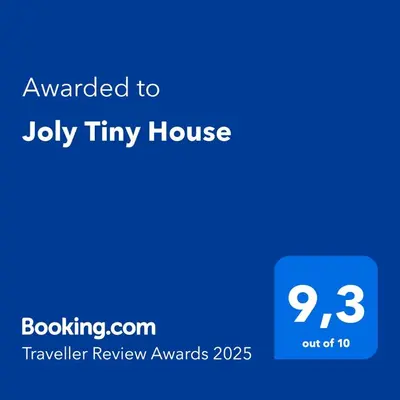 a blue screen with the text awarded to jolly tiny house at Joly Tiny House in Overijse