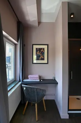 a room with a chair and a window at Nova Zembla in Mechelen