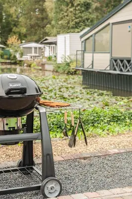 a bbq grill sitting on top of a table at Prachtige chalet Wabi Sabi aan het water! in Geel