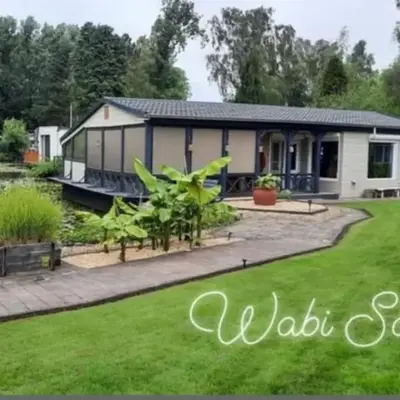 Prachtige chalet Wabi Sabi aan het water!