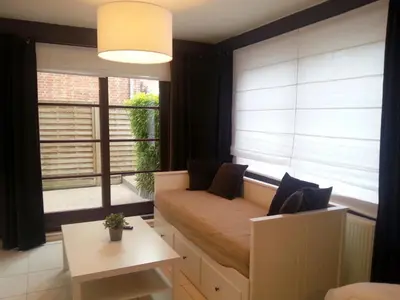 a room with a bed and a window with blinds at 19 Brussels Expo in Wemmel