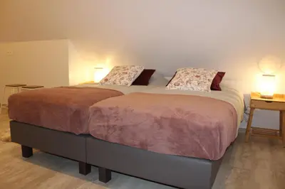 two twin beds in a room with two lamps at Saffels Nest 33 in Lochristi