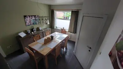 a dining room with a wooden table and chairs at Vertentenhuis in Hamme