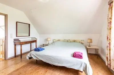 a bedroom with a bed and a piano in it at Vakantiehuis Wandelen en fietsen in de Kalkense Meersen dichtbij Gent in Laarne