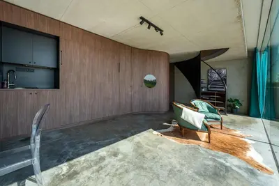 a living room with two chairs and a kitchen at La Vista in Tervuren