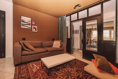 a living room with a couch and a table at Vakantiehuis Ochtendgloren in Turnhout