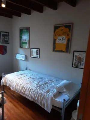 a bedroom with a bed in a room at ’t Wielerpension in Steenhuize-Wijnhuize