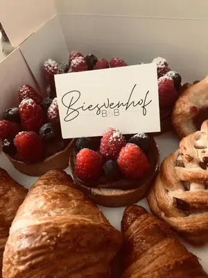 a box of pastries and croissants with a sign at B&B Biesvenhof in Merksplas