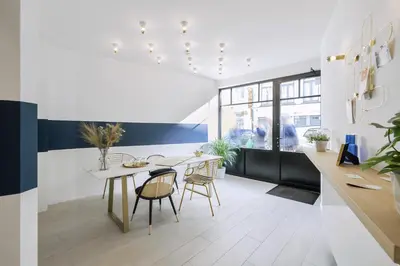 a dining area with a table and chairs in a room at Urban Walls in Brussels